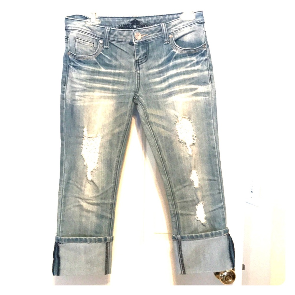 Almost famous Capri jeans